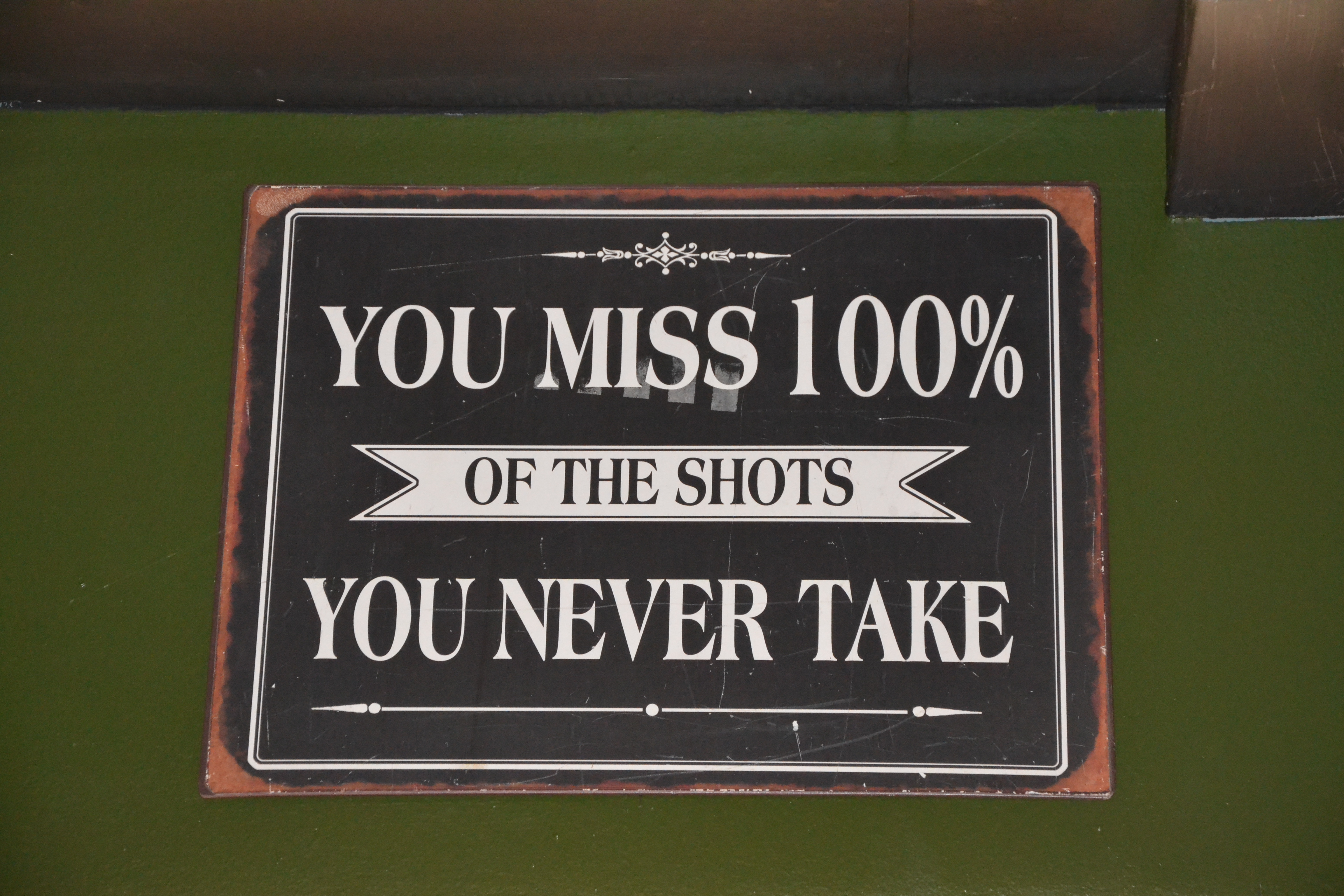 Humoristisk skilt om shots